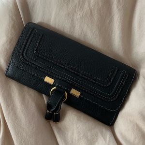 Chloe Marcie along Wallet